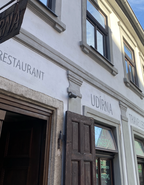 Vstup do restaurace UDÍRNA v Jindřichově Hradci